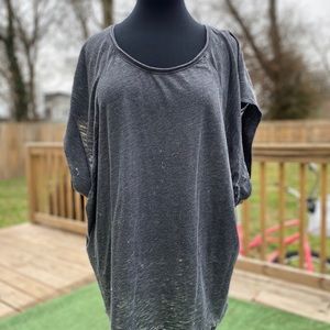 Lightweight drapey top 🖤